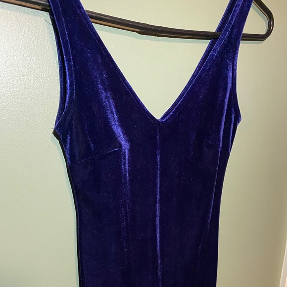Blue suede evening dress - Picture 3 of 16